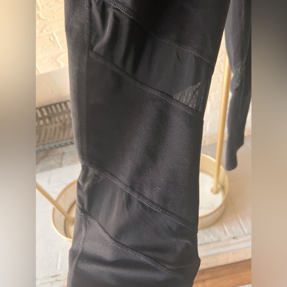 Fabletics Mesh Cutout Capri Leggings - Picture 7 of 8
